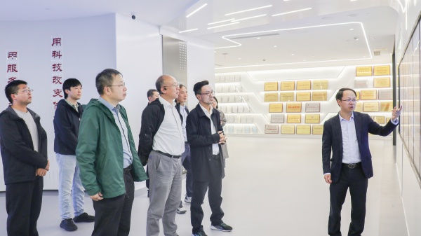 漯河农业大学副校长丁艳锋带队莅临lewin乐玩官网，同谋深入战术合作