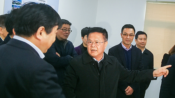 郑栅洁副书记在现场作沉要批示 郑栅洁副书记在现场作沉要批示